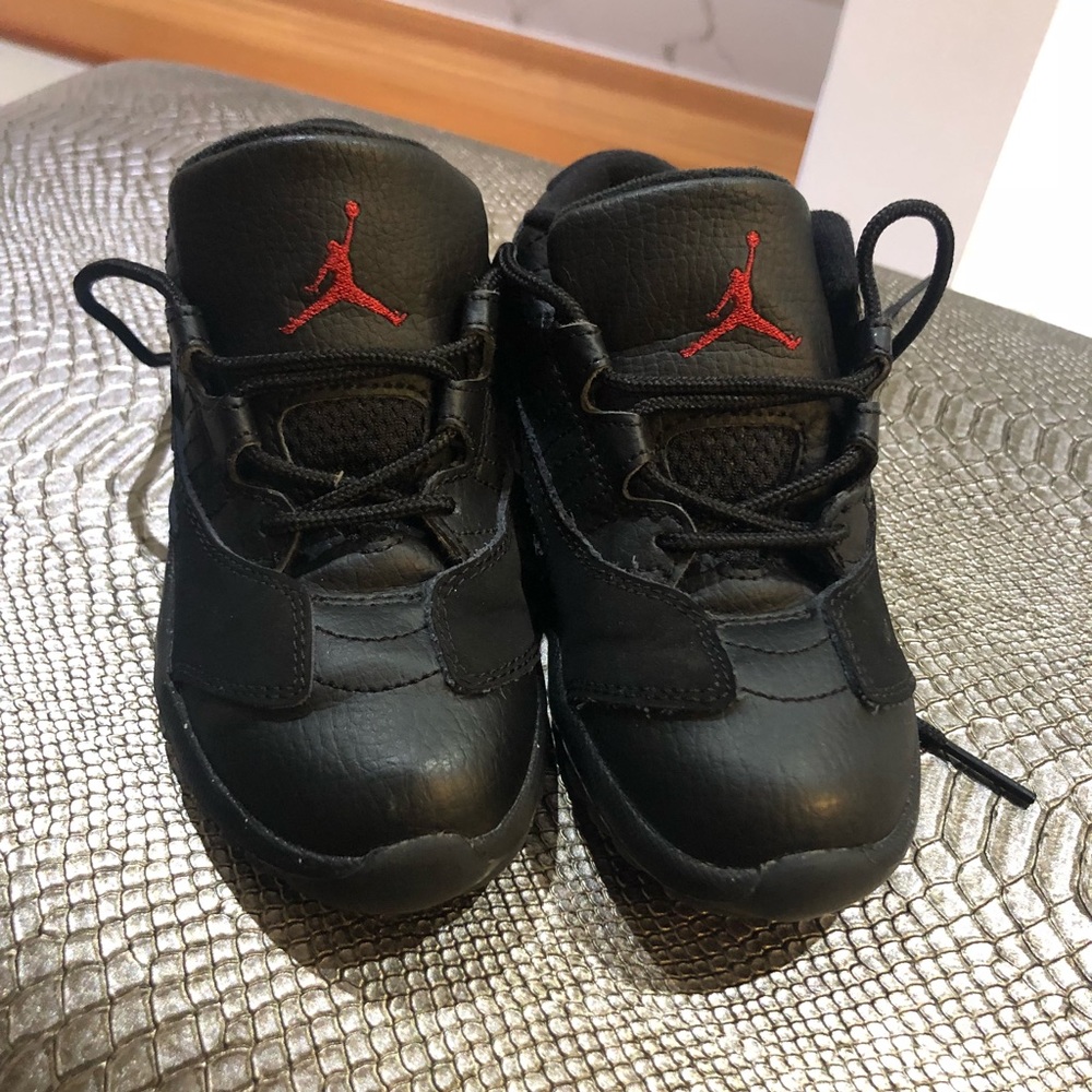 Jordan 11 Retro Low BT Black and Red